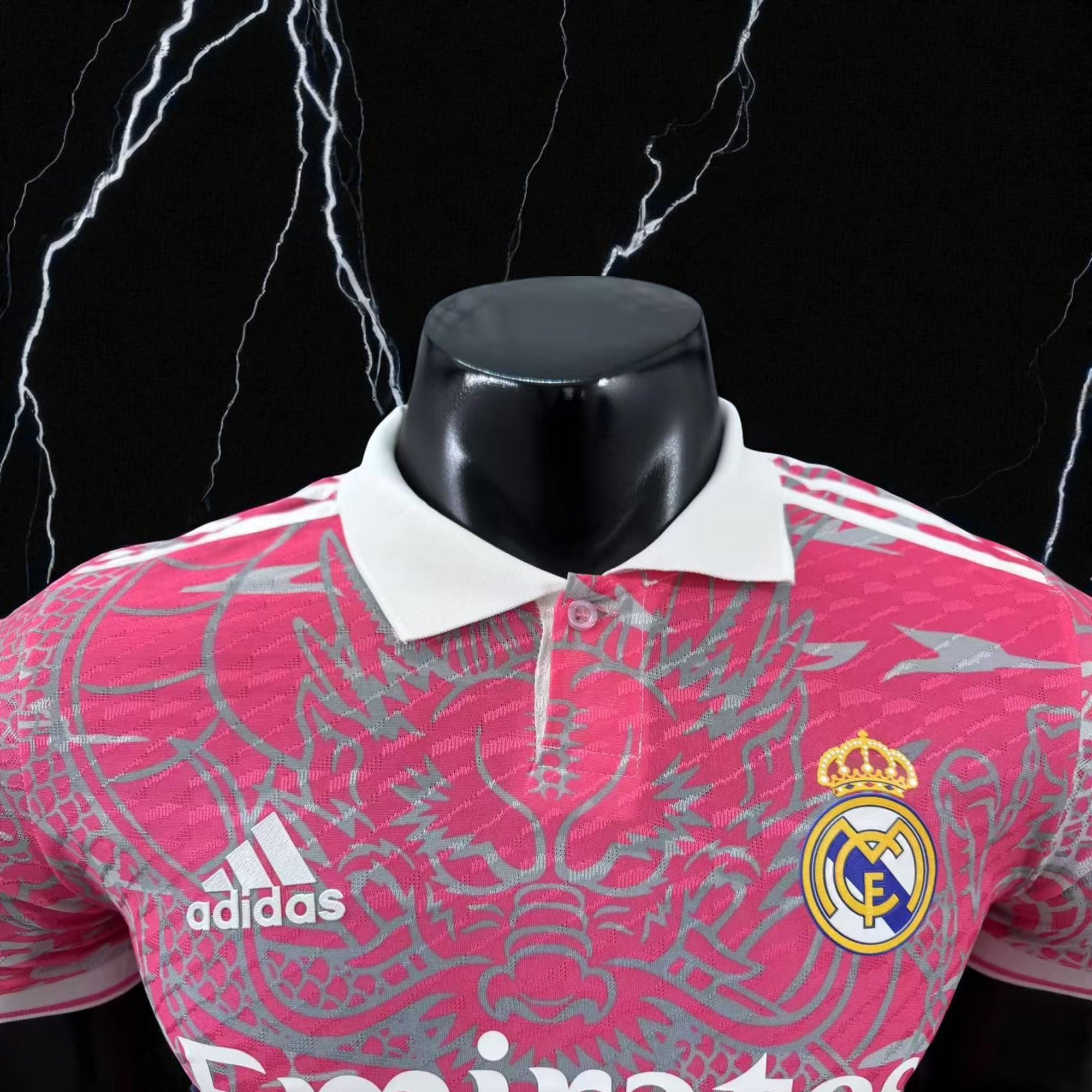 🐉 Maillot Real Madrid Rose Dragon – Édition Spéciale Collector 2025