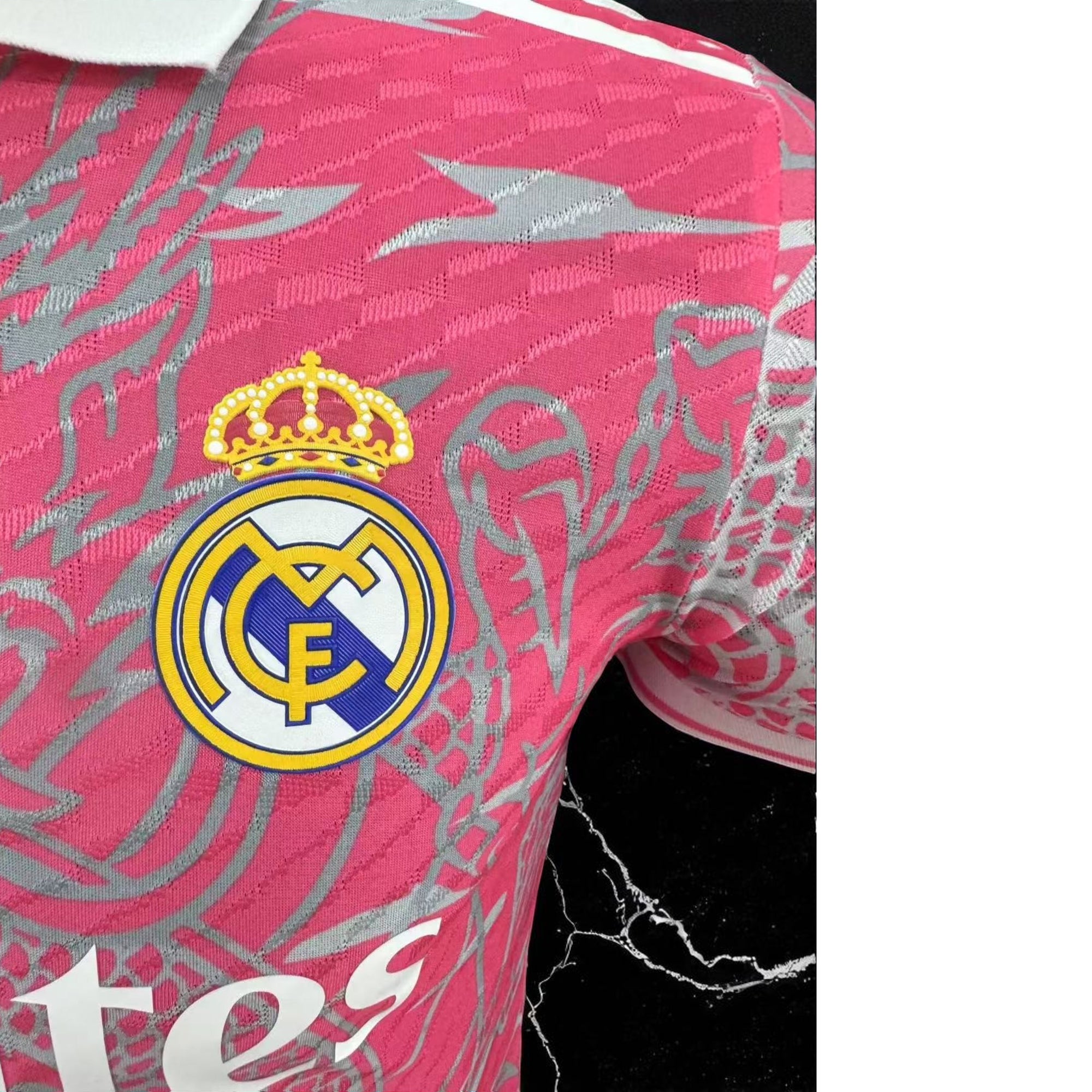 🐉 Maillot Real Madrid Rose Dragon – Édition Spéciale Collector 2025