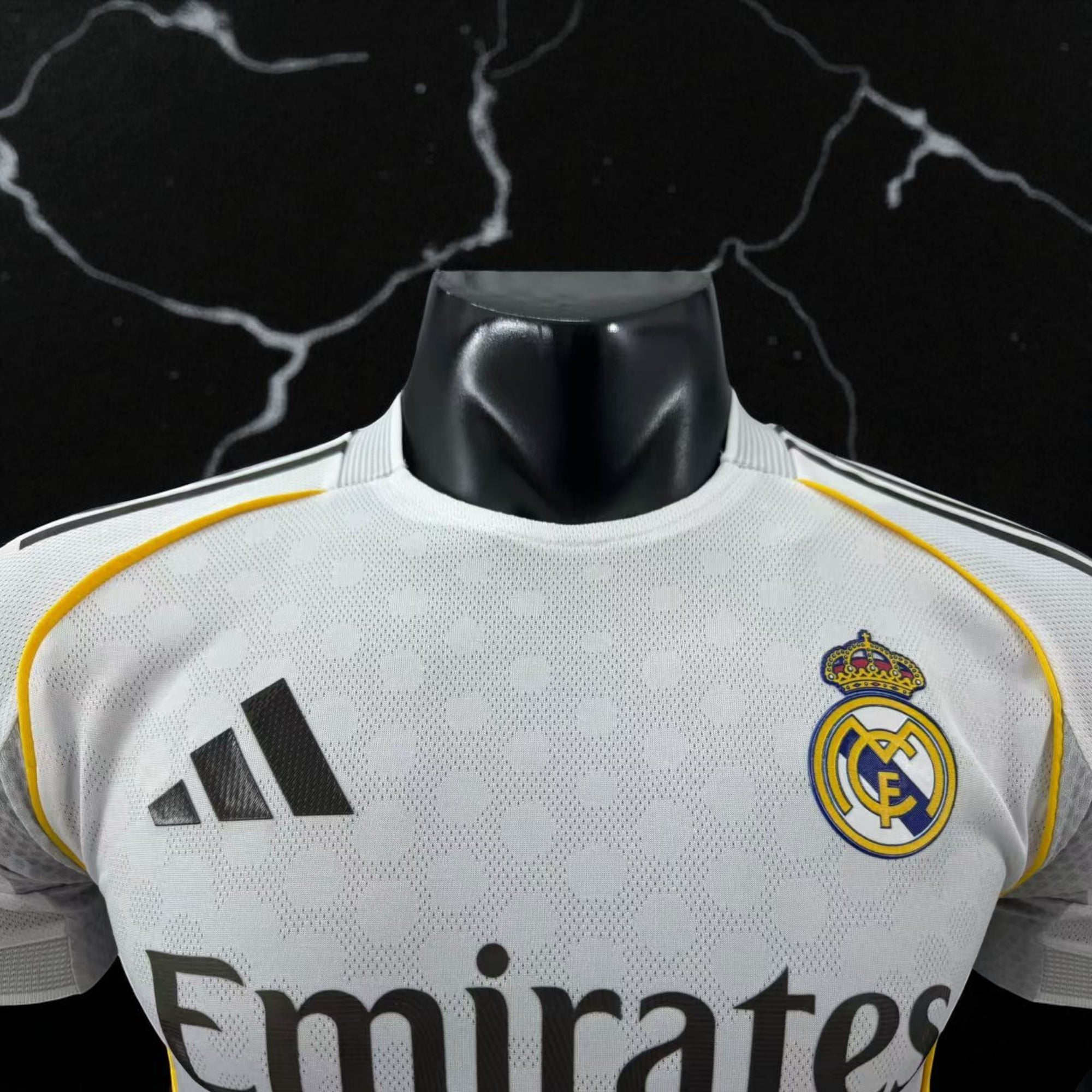 🤍 Maillot Real Madrid Domicile 2025/26 – Édition Authentique Adidas