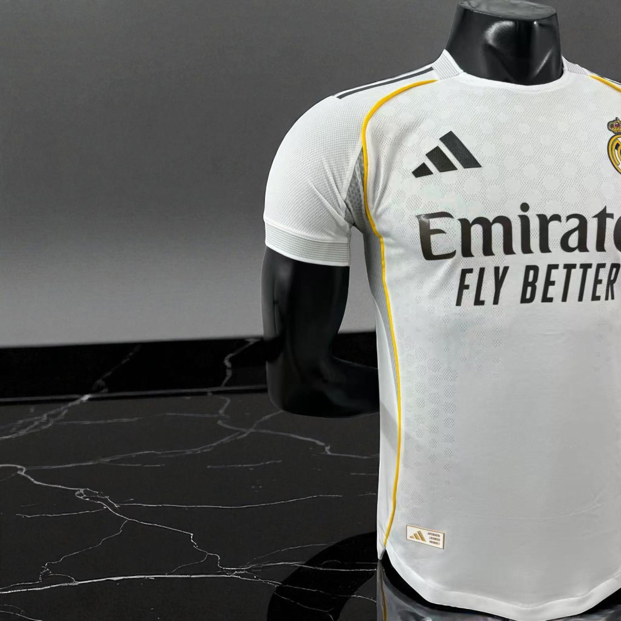 🤍 Maillot Real Madrid Domicile 2025/26 – Édition Authentique Adidas