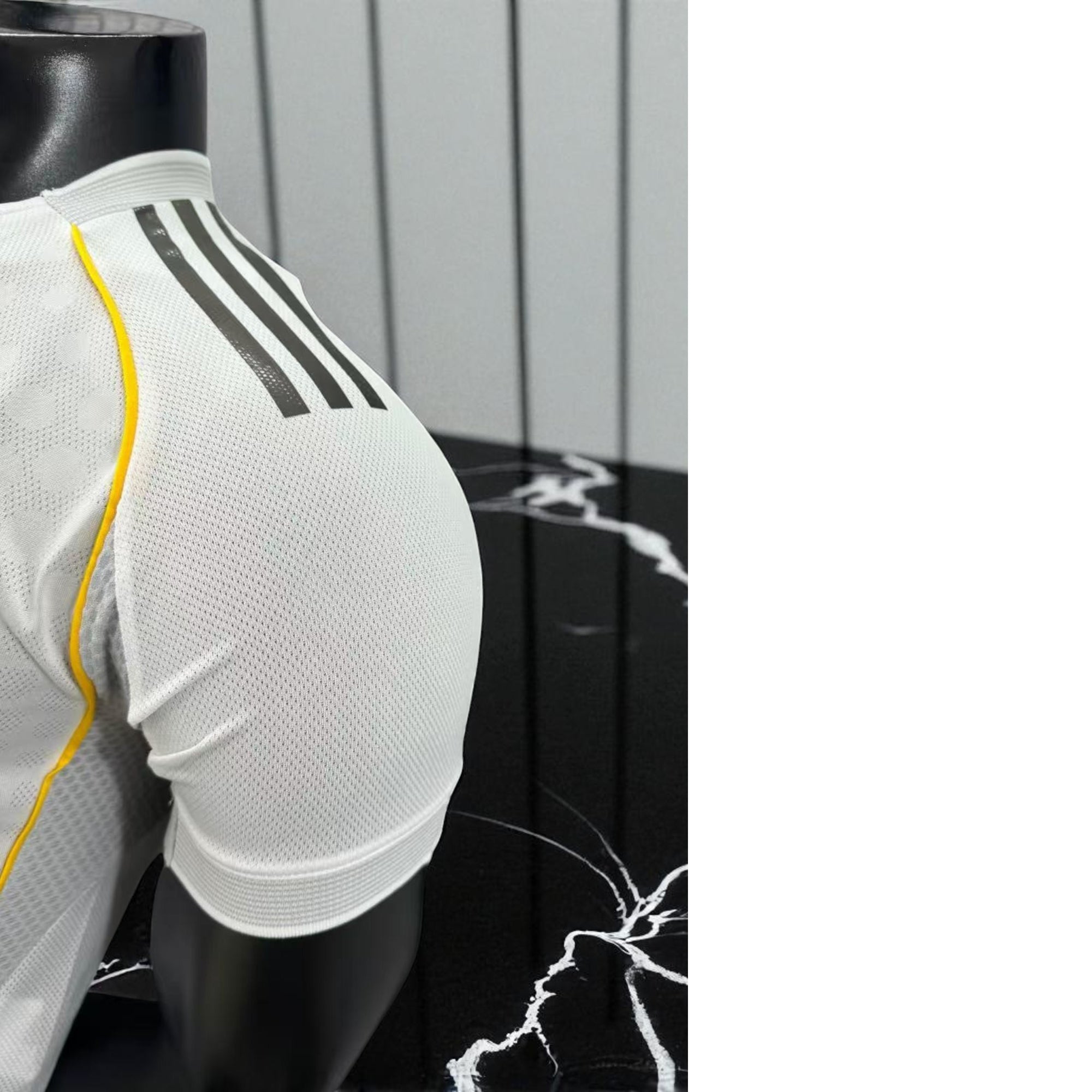 🤍 Maillot Real Madrid Domicile 2025/26 – Édition Authentique Adidas