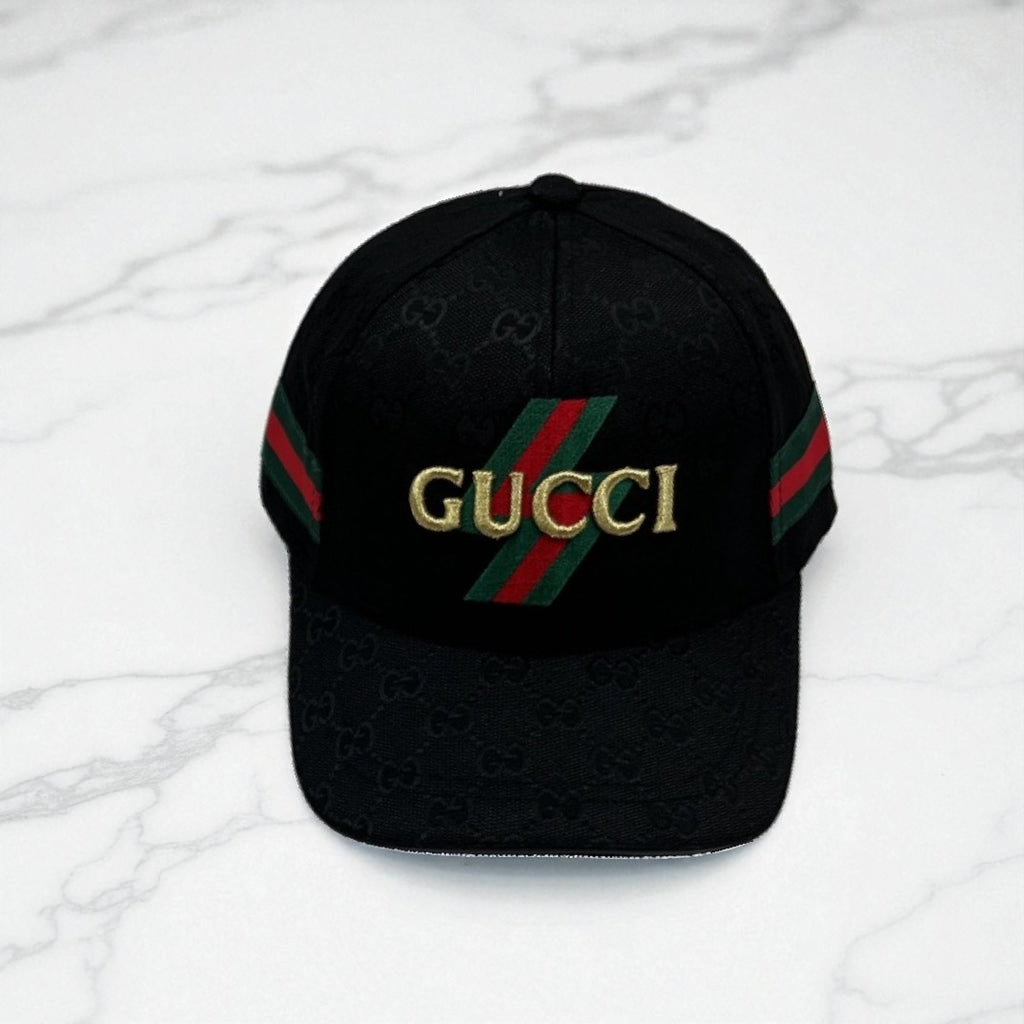 🧢 Casquette Gucci Diagonale – Logo Brodé Or & Bande Tricolore