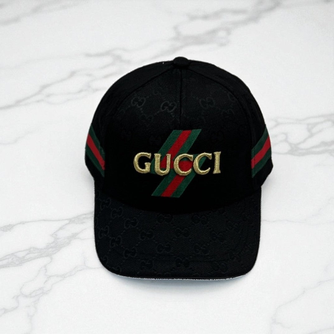 🧢 Casquette Gucci Diagonale – Logo Brodé Or & Bande Tricolore